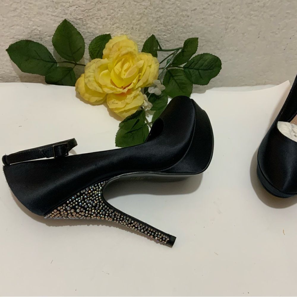 𝗦𝗧𝗘𝗩𝗘 𝗠𝗔𝗗𝗗𝗘𝗡 𝗚𝗟𝗜𝗧𝗭𝗬 𝗣𝗟𝗔𝗧𝗙𝗢𝗥𝗠 𝗛𝗘𝗘𝗟𝗦 SIZE 7.5 M - Picture 4 of 12